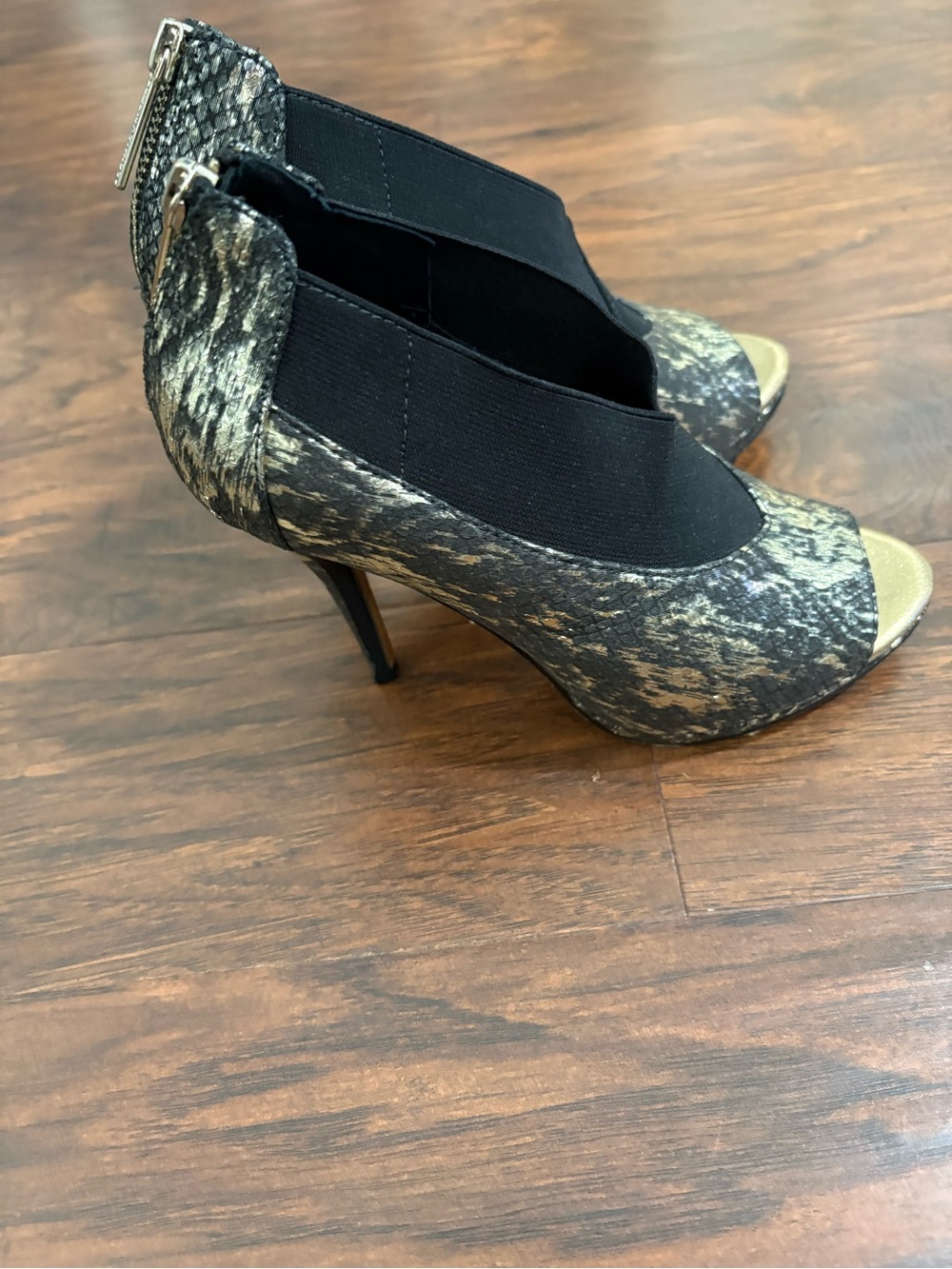 Donald Pliner Sassi Black Gold Platino Print Peep Toe Zipper Pump Size 6.5